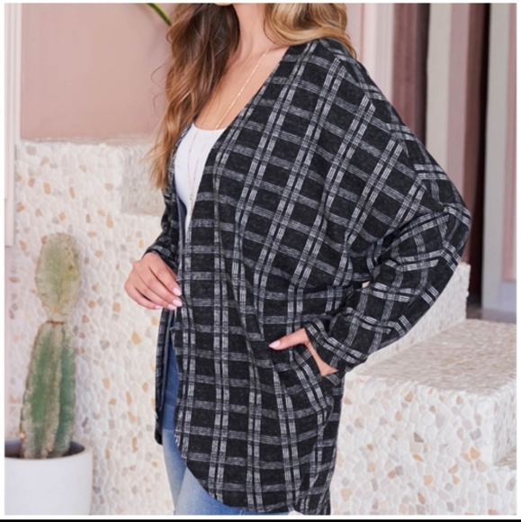 Black And White Cozy Round Hem Cardi Jacket with POCKETS - Picture 7 of 17